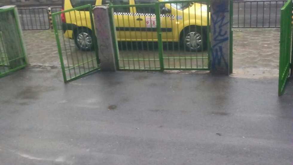 Такси на тротоара