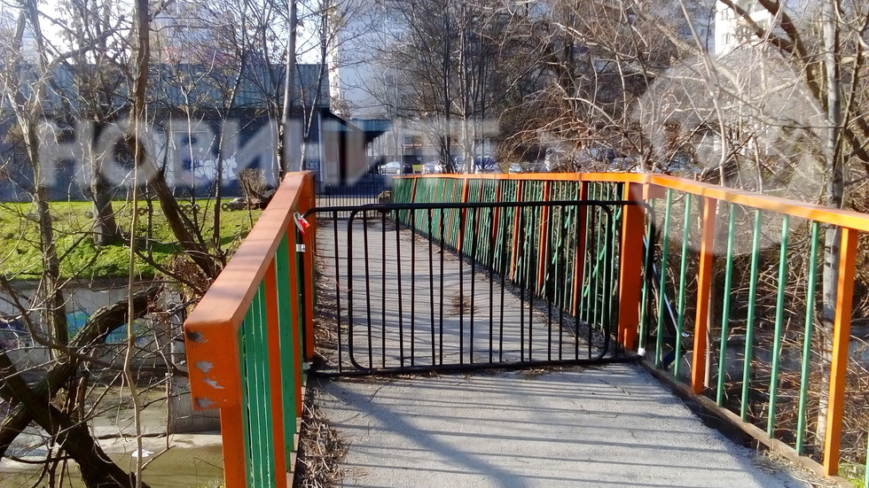 Затворен мост