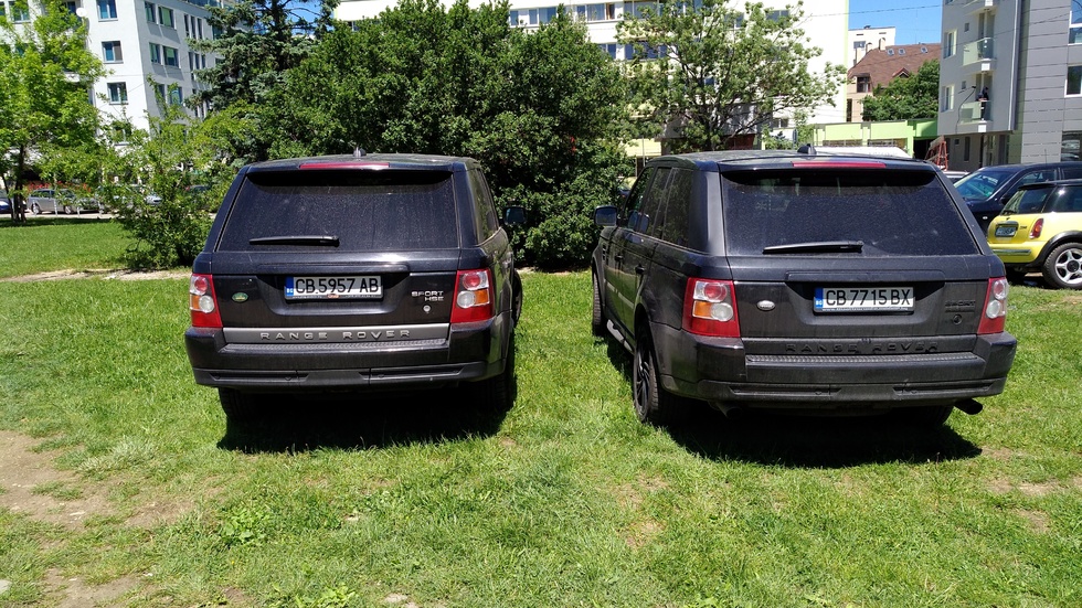 Паркиране в зелени площи