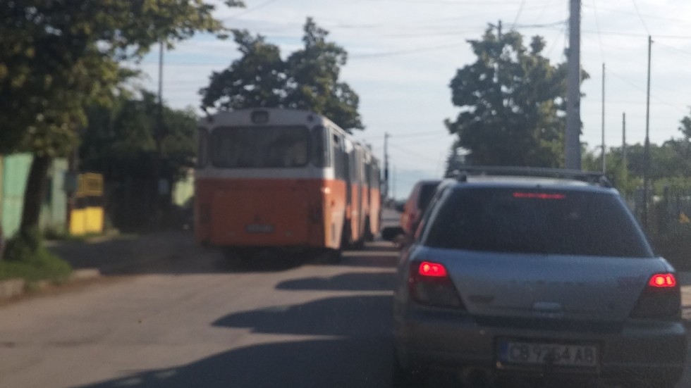 Автобус в насрещното
